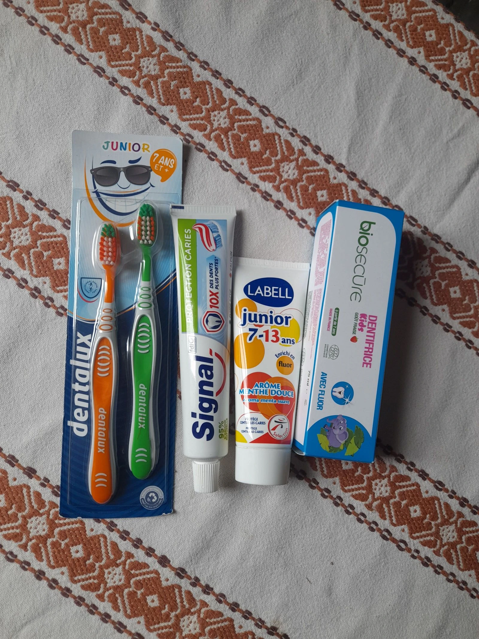 Lot brosse à dent junior + dentifrice 